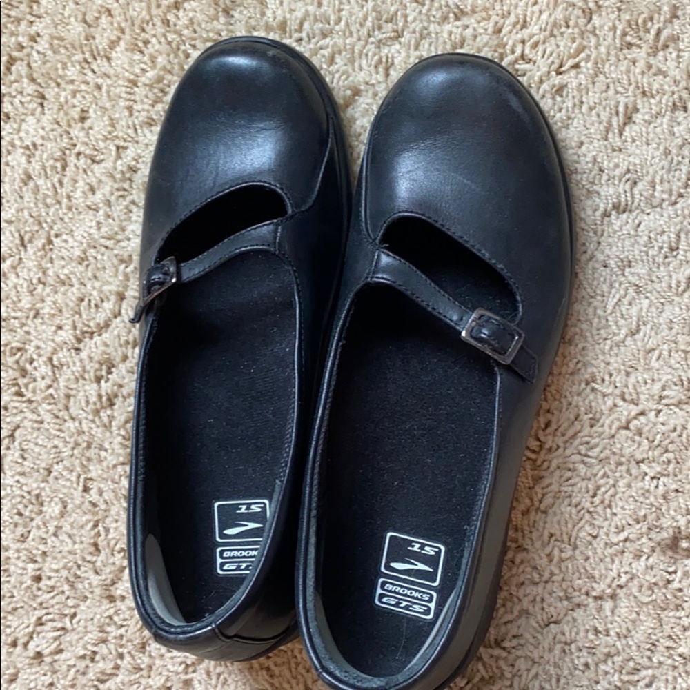Small wedged black flats